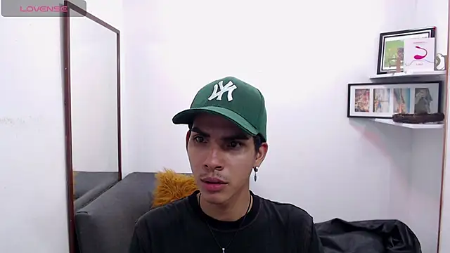 Snapshot of David_925_ chatting on 11/22/25, 09:36 David 925 online show from 11/22/25, 09:36