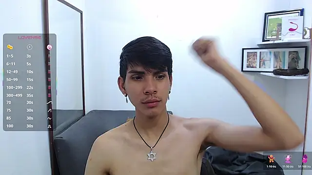 Snapshot of David_925_ chatting on 11/23/25, 12:38 David 925 online show from 11/23/25, 12:38