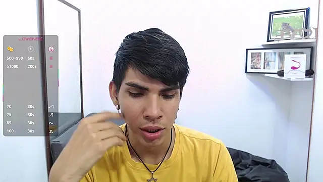 Snapshot of David_925_ chatting on 11/25/25, 03:39 David 925 online show from 11/25/25, 03:39