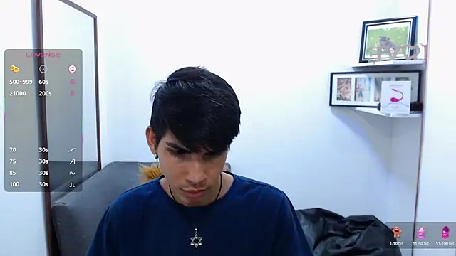 Snapshot of David_925_ chatting on 11/27/25, 04:14 David 925 online show from 11/27/25, 04:14