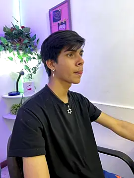 Snapshot of David_925_ chatting on 12/15/25, 08:02 David 925 online show from 12/15/25, 08:02