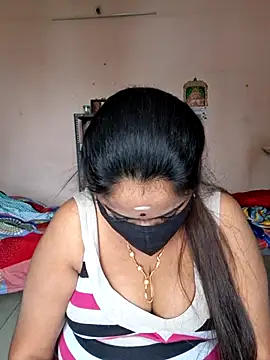 Snapshot of queendivya chatting on 06/12/26, 05:39 queendivya online show from 06/12/26, 05:39