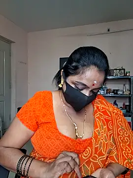 Snapshot of queendivya chatting on 07/05/26, 03:13 queendivya online show from 07/05/26, 03:13