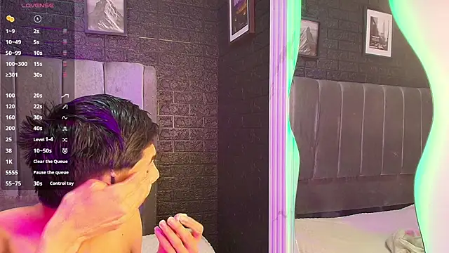 Snapshot of Erick_Velveth chatting on 12/19/25, 06:09 Erick Velveth online show from 12/19/25, 06:09