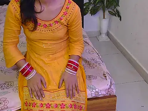 Lovelyy-couple online show from 11/21/25, 09:41