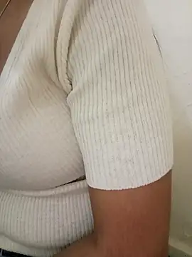 Snapshot of Disha-_00 chatting on 11/10/25, 05:06 Disha- 00 online show from 11/10/25, 05:06