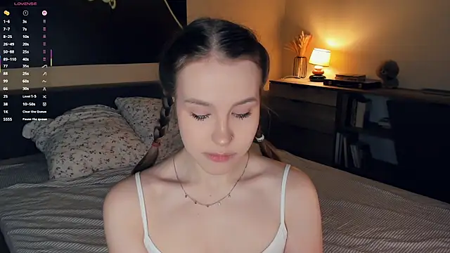 MaliaBourraine online show from 12/17/25, 07:03