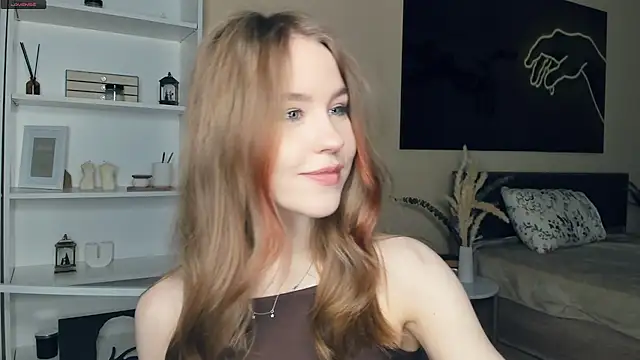 MaliaBourraine online show from 05/18/26, 07:25