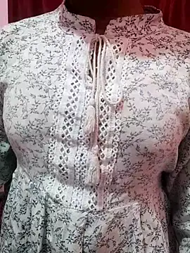 pari rani7 online show from 11/13/25, 04:22