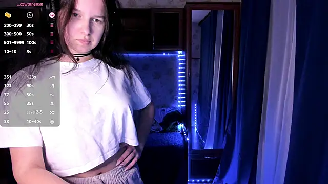 Snapshot of MandaDestiche chatting on 11/10/25, 04:17 MandaDestiche online show from 11/10/25, 04:17