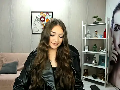 Snapshot of EllaClarke chatting on 03/28/26, 10:26 EllaClarke online show from 03/28/26, 10:26