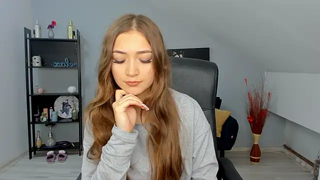 Snapshot of EllaClarke chatting on 03/31/26, 10:15 EllaClarke online show from 03/31/26, 10:15