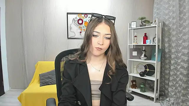 EllaClarke online show from 05/02/26, 10:42