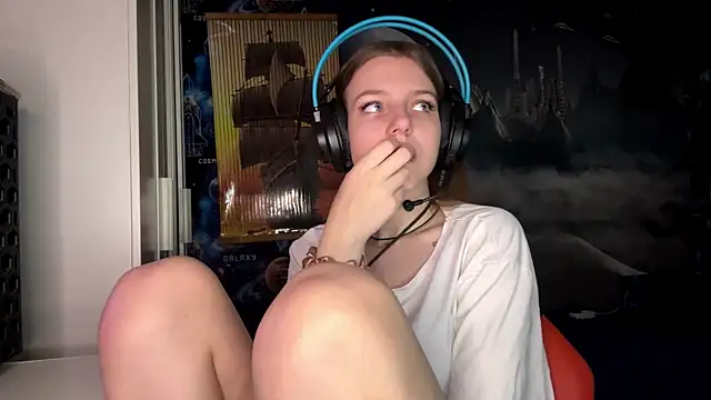 Elira Breeze online show from 11/14/25, 12:26