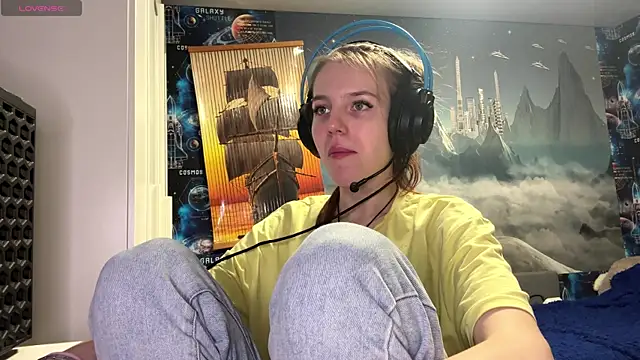 Elira Breeze online show from 12/19/25, 03:19