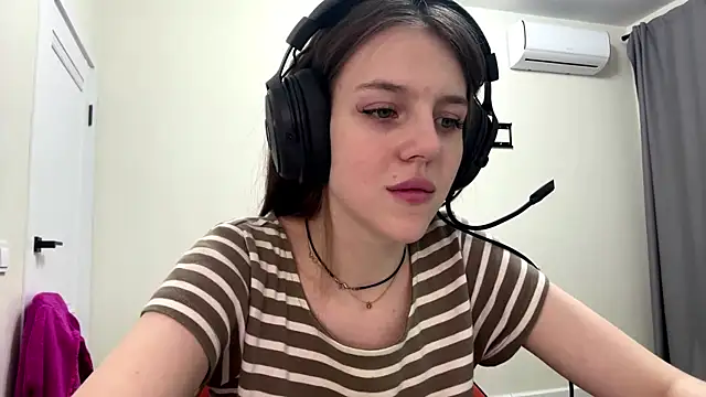 Elira Breeze online show from 01/18/26, 07:17