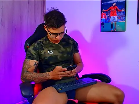 Snapshot of evan_greey chatting on 10/08/25, 03:48 evan greey online show from 10/08/25, 03:48