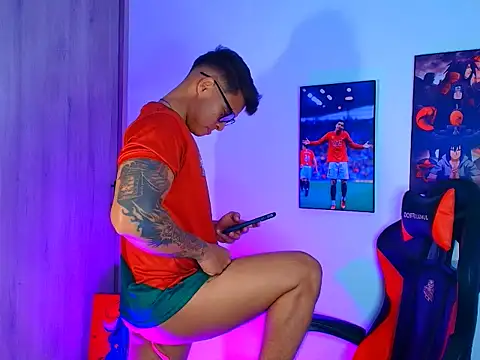 Snapshot of evan_greey chatting on 10/16/25, 04:24 evan greey online show from 10/16/25, 04:24