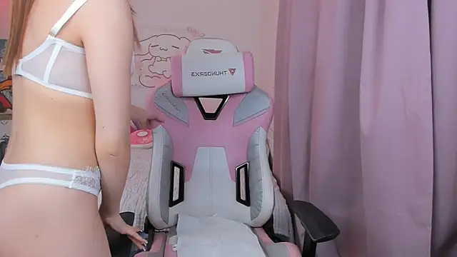 Snapshot of Leri_Dells chatting on 10/18/25, 02:58 Leri Dells online show from 10/18/25, 02:58