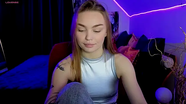 Snapshot of KitsyMoore chatting on 10/24/25, 01:18 KitsyMoore online show from 10/24/25, 01:18