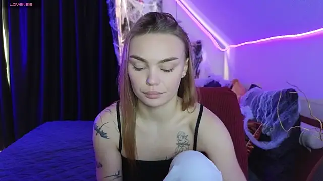 Snapshot of KitsyMoore chatting on 11/01/25, 01:13 KitsyMoore online show from 11/01/25, 01:13