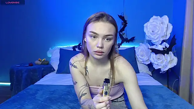 Snapshot of KitsyMoore chatting on 11/06/25, 01:23 KitsyMoore online show from 11/06/25, 01:23