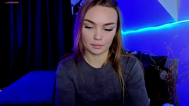 Snapshot of KitsyMoore chatting on 11/25/25, 01:11 KitsyMoore online show from 11/25/25, 01:11