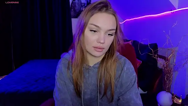 Snapshot of KitsyMoore chatting on 12/01/25, 01:05 KitsyMoore online show from 12/01/25, 01:05