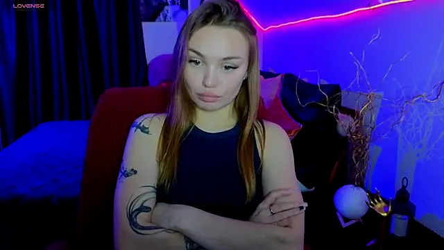 Snapshot of KitsyMoore chatting on 12/04/25, 01:09 KitsyMoore online show from 12/04/25, 01:09