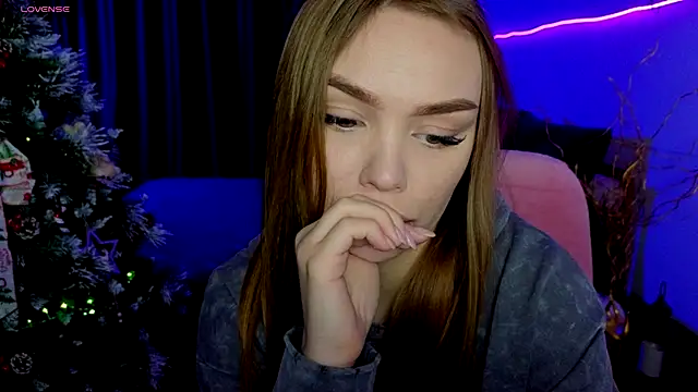 Snapshot of KitsyMoore chatting on 12/15/25, 01:15 KitsyMoore online show from 12/15/25, 01:15