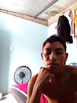 Snapshot of SalariedNudist chatting on 09/25/25, 05:38 SalariedNudist online show from 09/25/25, 05:38