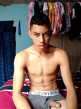 Snapshot of SalariedNudist chatting on 09/30/25, 02:44 SalariedNudist online show from 09/30/25, 02:44