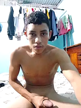 Snapshot of SalariedNudist chatting on 10/20/25, 09:04 SalariedNudist online show from 10/20/25, 09:04