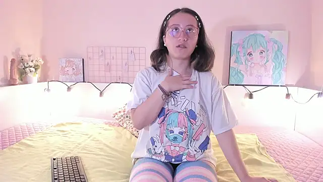 Kitty NaNa online show from 11/19/25, 02:28