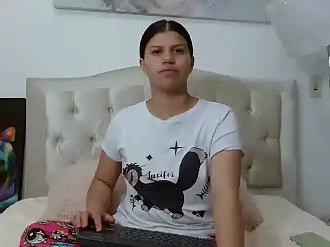 Snapshot of Arianaskyblue chatting on 09/28/25, 06:41 Arianaskyblue online show from 09/28/25, 06:41