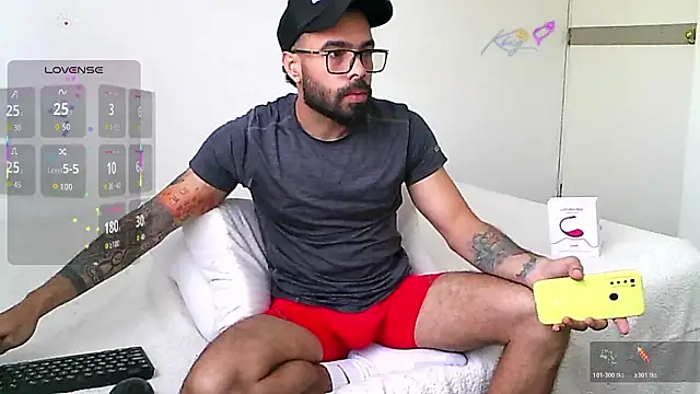 Snapshot of htrebor87 chatting on 02/19/26, 04:58 htrebor87 online show from 02/19/26, 04:58