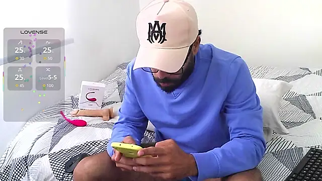 Snapshot of htrebor87 chatting on 03/18/26, 04:32 htrebor87 online show from 03/18/26, 04:32