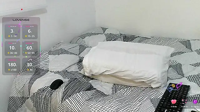 Snapshot of htrebor87 chatting on 03/25/26, 11:00 htrebor87 online show from 03/25/26, 11:00