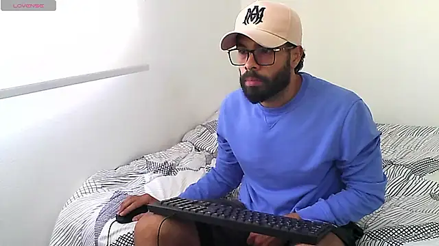 Snapshot of htrebor87 chatting on 03/27/26, 07:02 htrebor87 online show from 03/27/26, 07:02