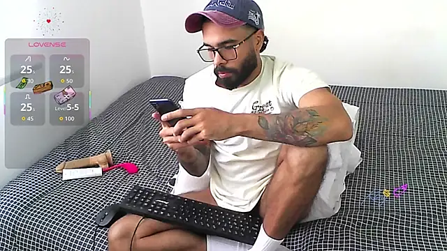 Snapshot of htrebor87 chatting on 04/05/26, 09:23 htrebor87 online show from 04/05/26, 09:23