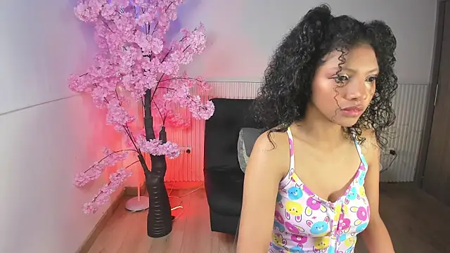 Snapshot of natalia_blue chatting on 10/02/25, 03:41 natalia blue online show from 10/02/25, 03:41