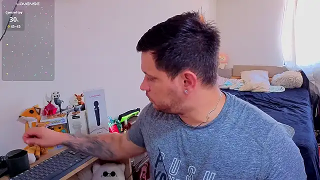 Snapshot of ryden_01 chatting on 11/06/25, 03:57 ryden 01 online show from 11/06/25, 03:57