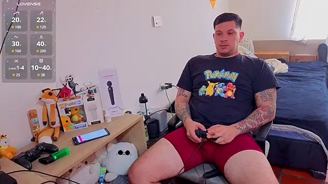 Snapshot of ryden_01 chatting on 11/12/25, 04:51 ryden 01 online show from 11/12/25, 04:51