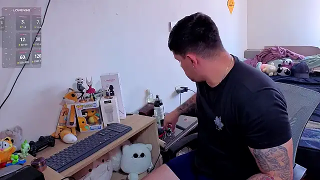 Snapshot of ryden_01 chatting on 11/26/25, 04:41 ryden 01 online show from 11/26/25, 04:41