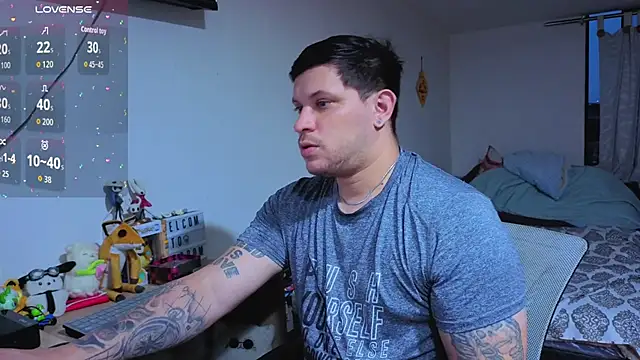 Snapshot of ryden_01 chatting on 12/18/25, 10:49 ryden 01 online show from 12/18/25, 10:49