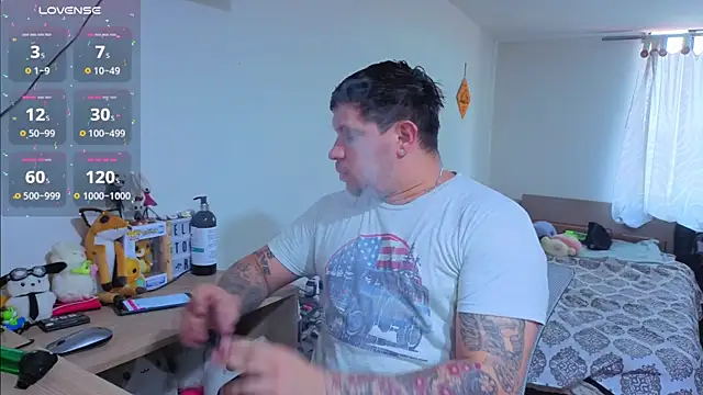 Snapshot of ryden_01 chatting on 12/20/25, 09:55 ryden 01 online show from 12/20/25, 09:55