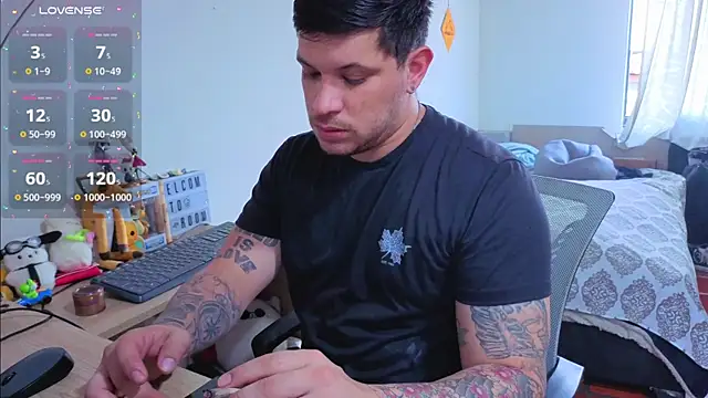 Snapshot of ryden_01 chatting on 12/21/25, 06:04 ryden 01 online show from 12/21/25, 06:04