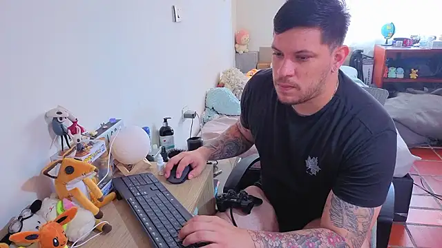 Snapshot of ryden_01 chatting on 01/13/26, 03:28 ryden 01 online show from 01/13/26, 03:28