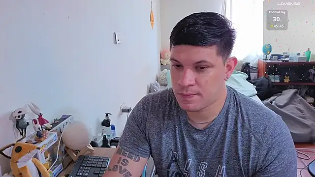 Snapshot of ryden_01 chatting on 01/14/26, 03:17 ryden 01 online show from 01/14/26, 03:17