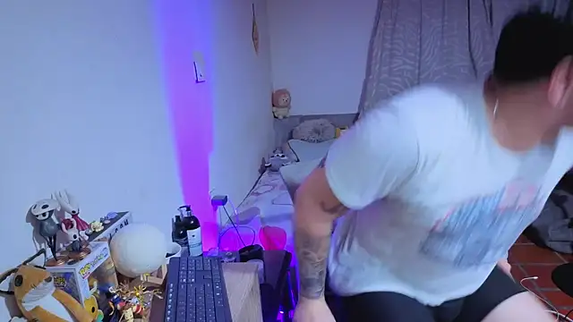 Snapshot of ryden_01 chatting on 02/14/26, 11:45 ryden 01 online show from 02/14/26, 11:45